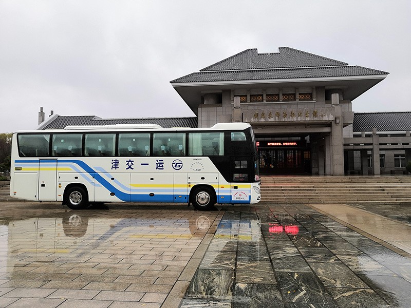 大巴车