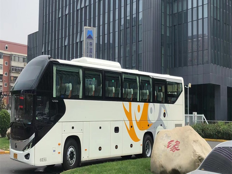 大巴车