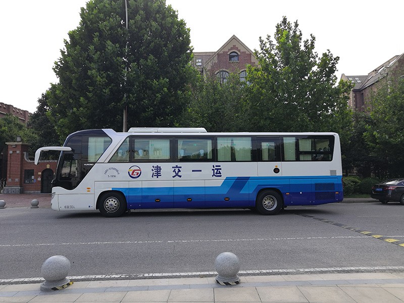 大巴车