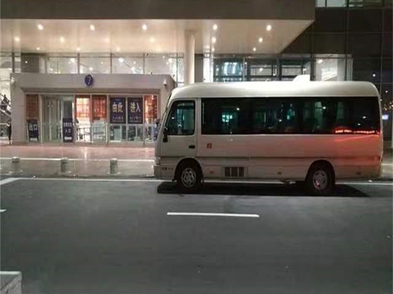 中巴车