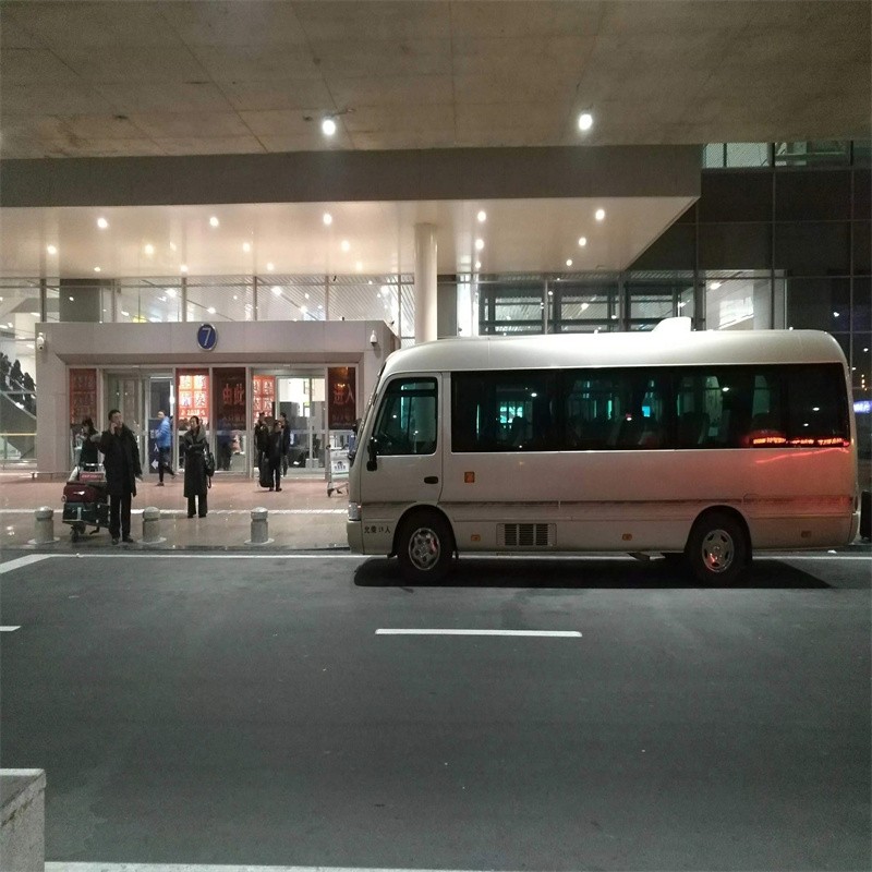 中巴车