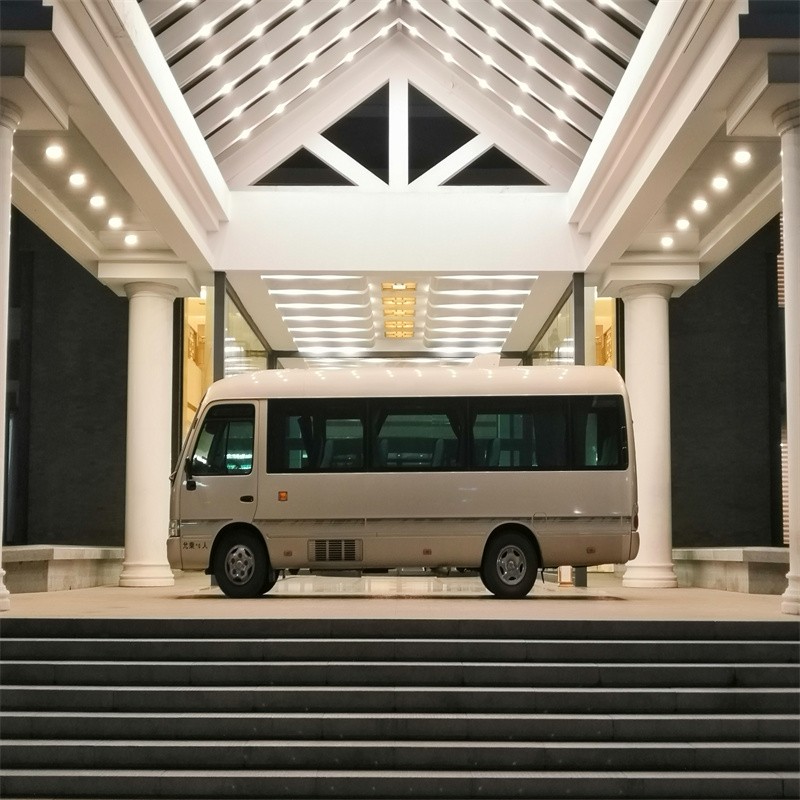 中巴车