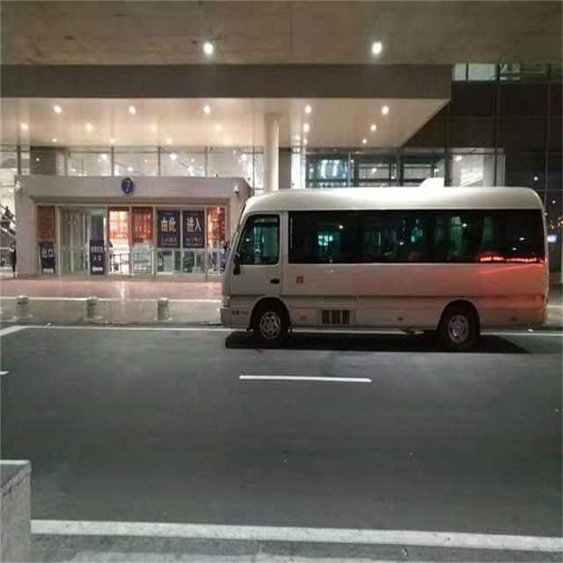 中巴车