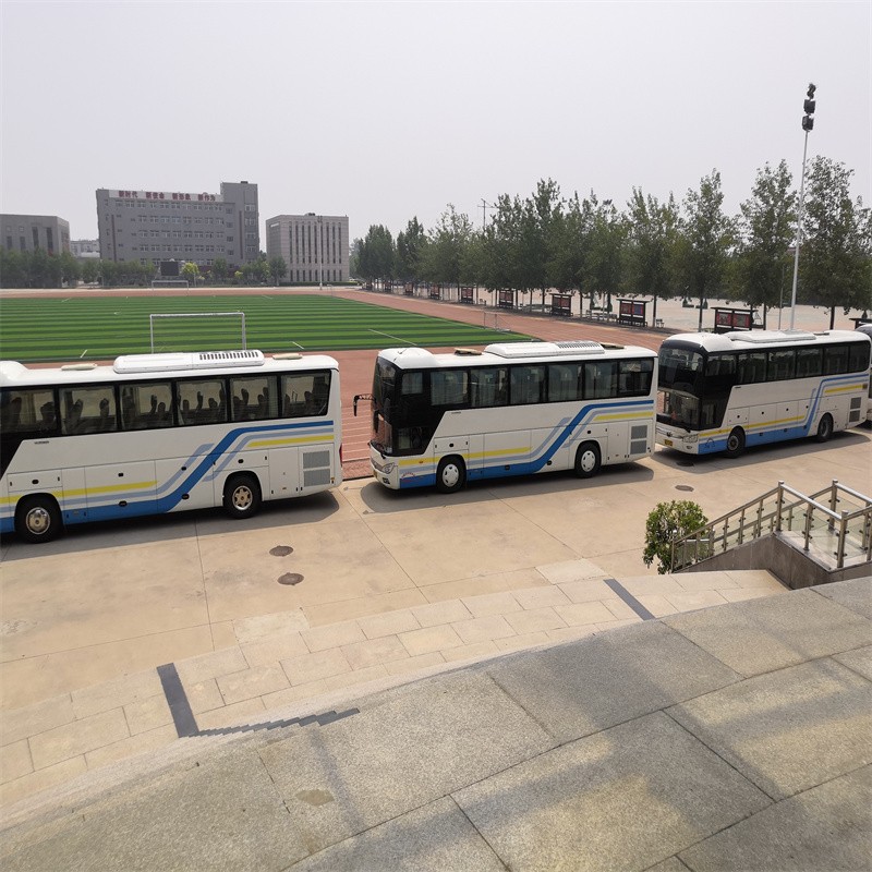 大巴车