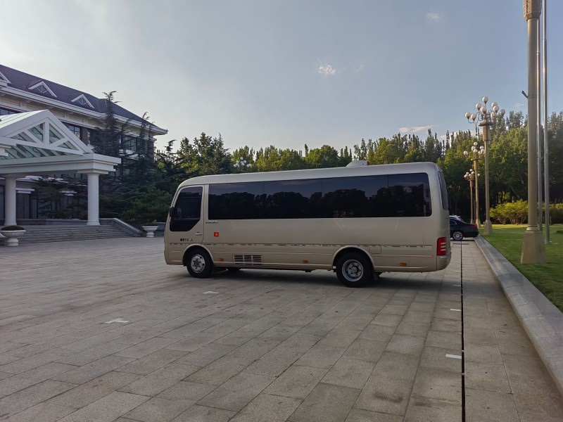 中巴车