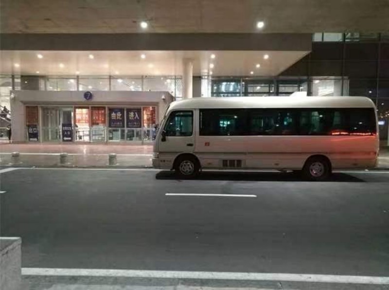 中巴车