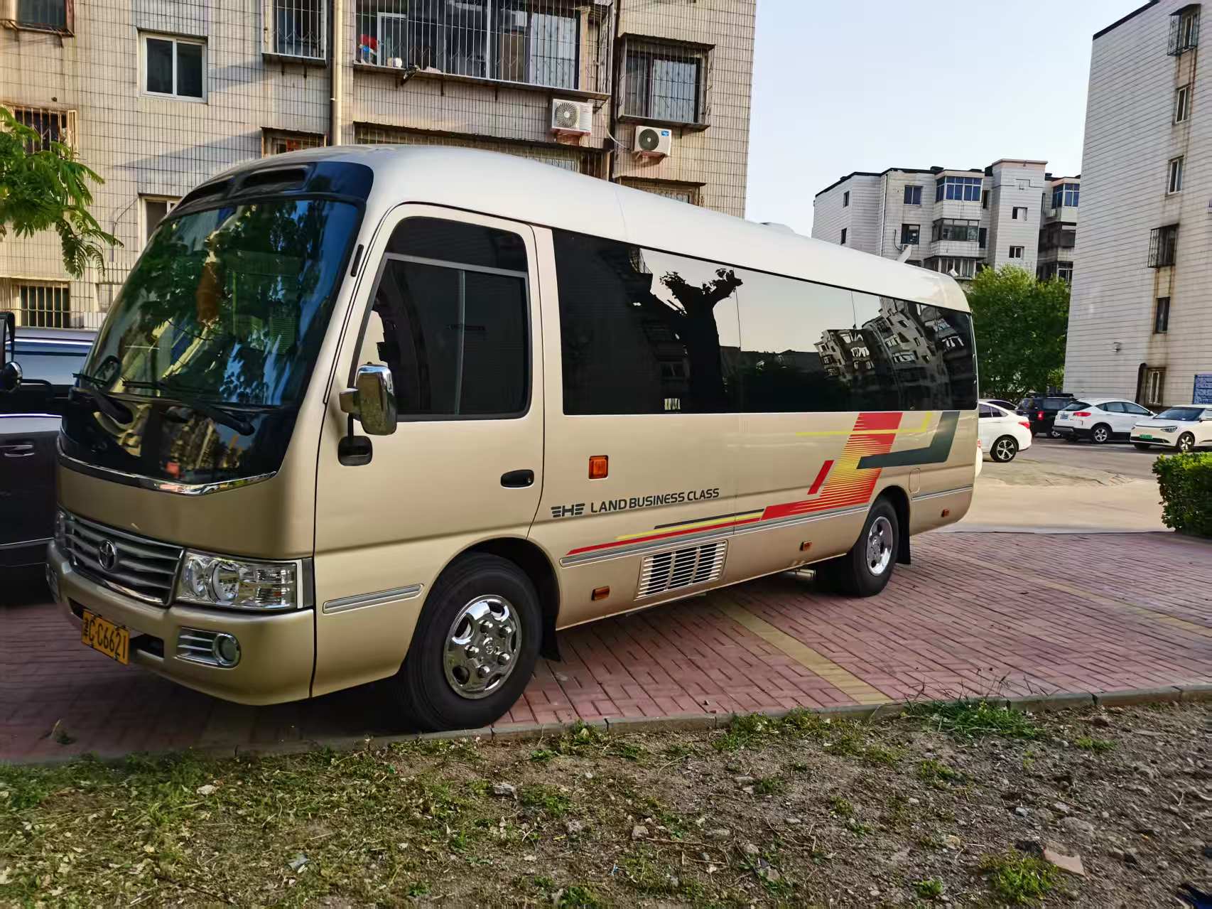 中巴车