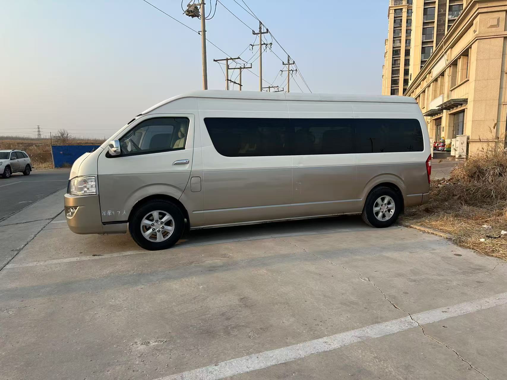 中巴车