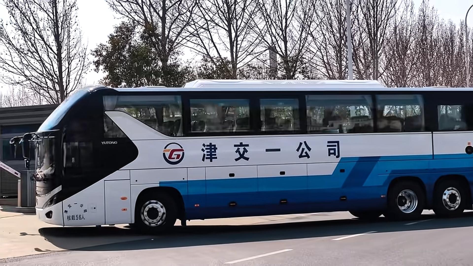 大巴车