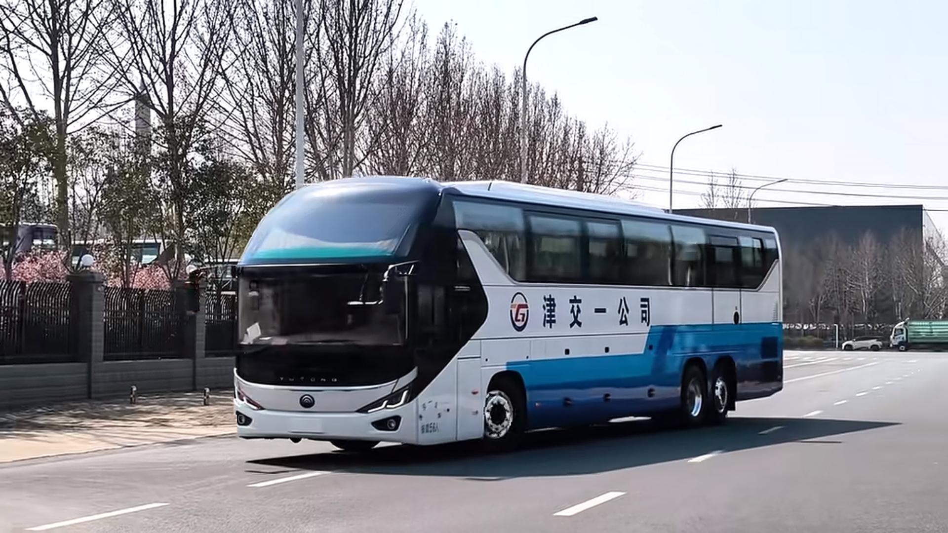 大巴车